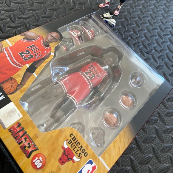 Michael Jordan Action Figure x medicom - Picture 5 of 7